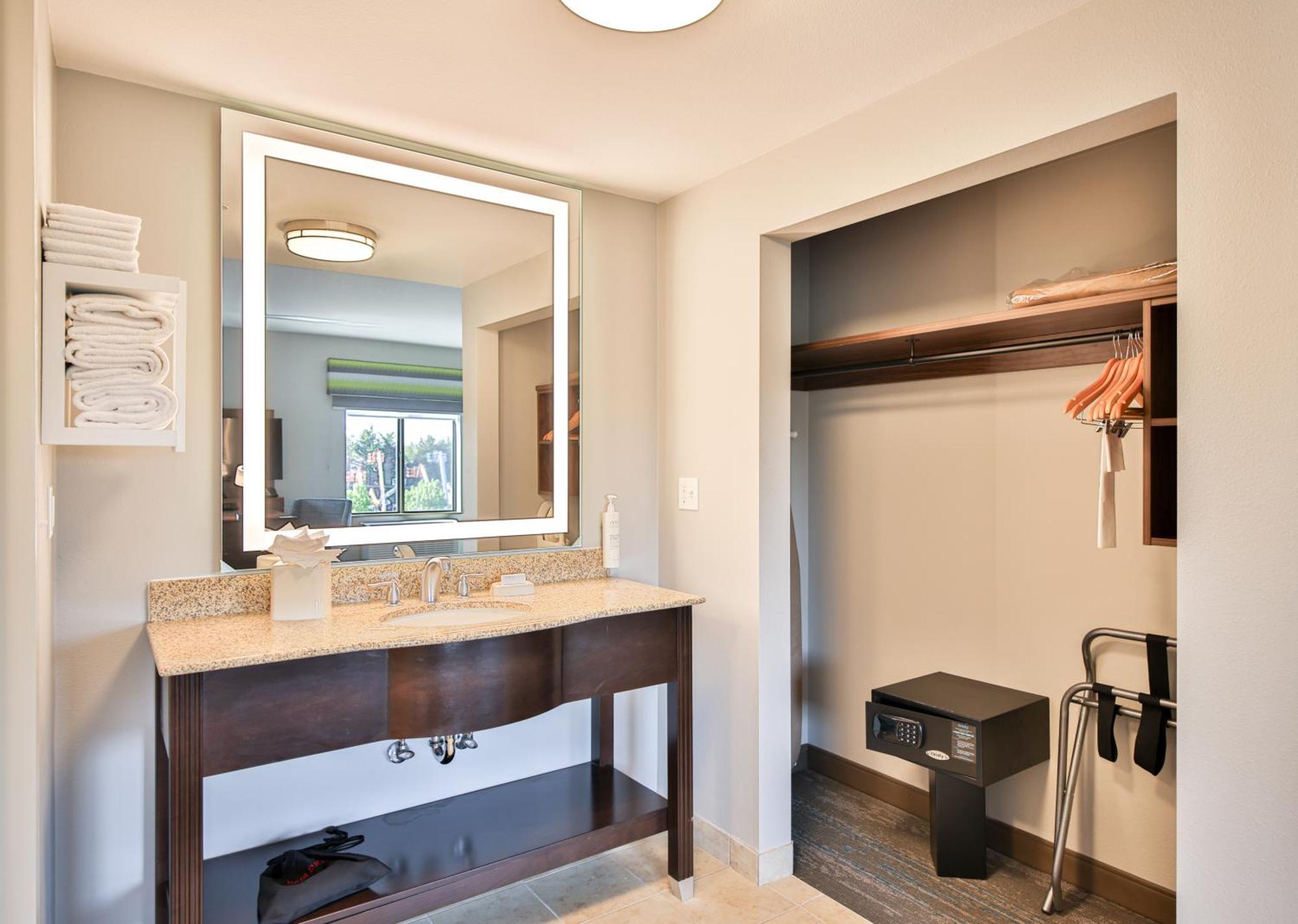Hampton Inn & Suites By Hilton Seattle/Kent Eksteriør bilde